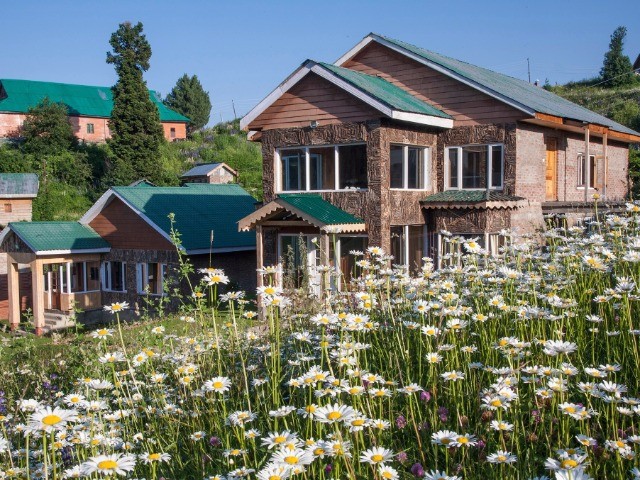 15 Beautiful Places To Stay At In The Mountains 